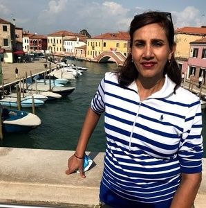 Meet your Posher, Azra